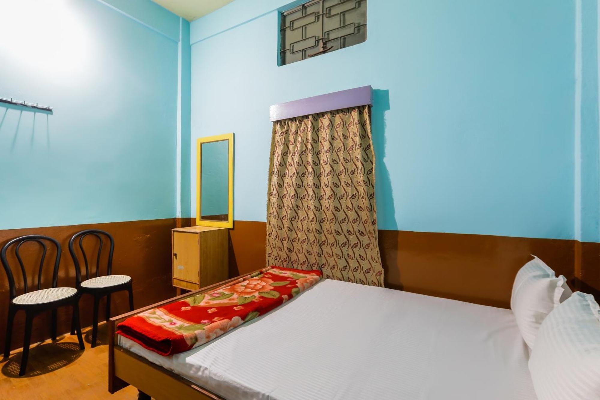 Oyo Hotel 43459 Oasis Lodge Джорхат Екстер'єр фото